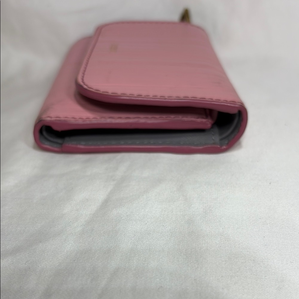 Fossil Trifold Pink Wallet with Ribbed Texture and Flap Closure - Picture 10 of 13